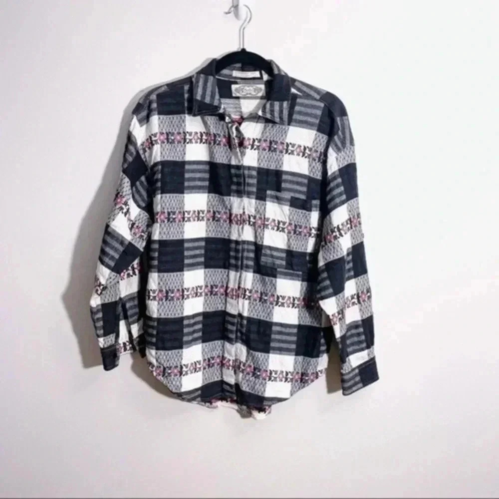 Angelique vintage embroidered collared button down Medium